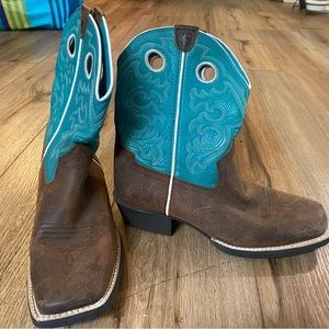 ARIAT kids Boots size 4
